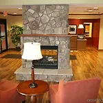 Hampton Inn & Suites Warren