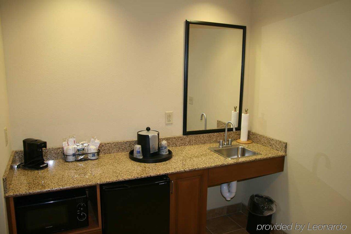 Hampton & Hotel 3*